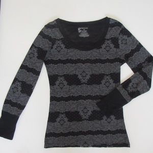 No Boundaries Black Grey Long Sleeve Tee Medium